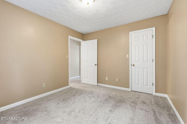 5516 W Emory Rd, Powell, TN 37849