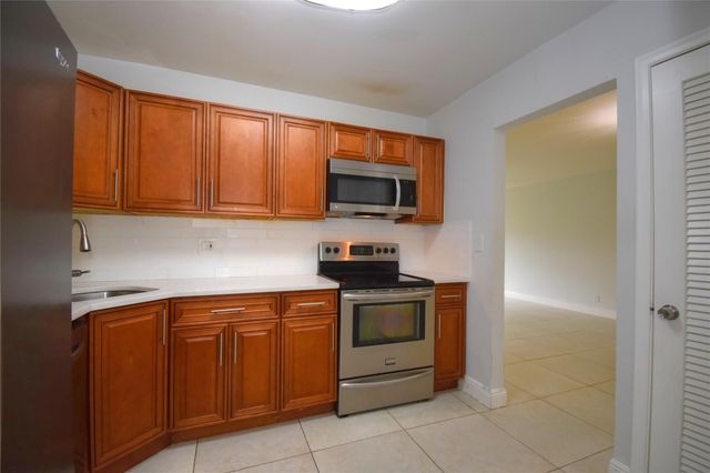 9 NE 19TH Court 119C, Wilton Manors, FL 33305