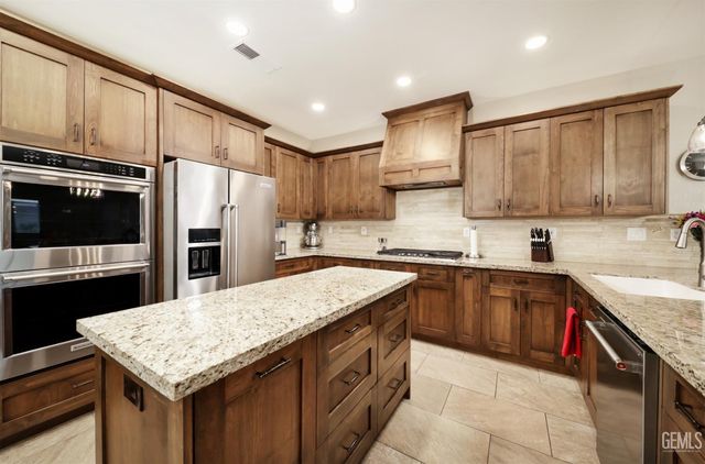 12601 Larkin Drive, Bakersfield, CA 93312