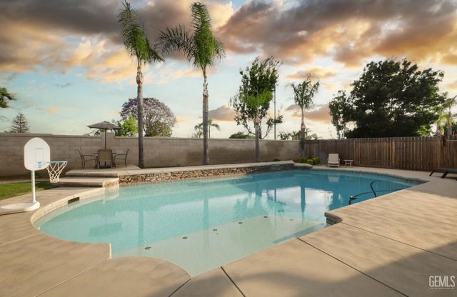 12601 Larkin Drive, Bakersfield, CA 93312