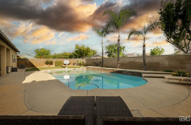 12601 Larkin Drive, Bakersfield, CA 93312
