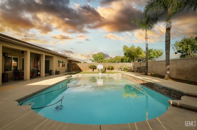 12601 Larkin Drive, Bakersfield, CA 93312