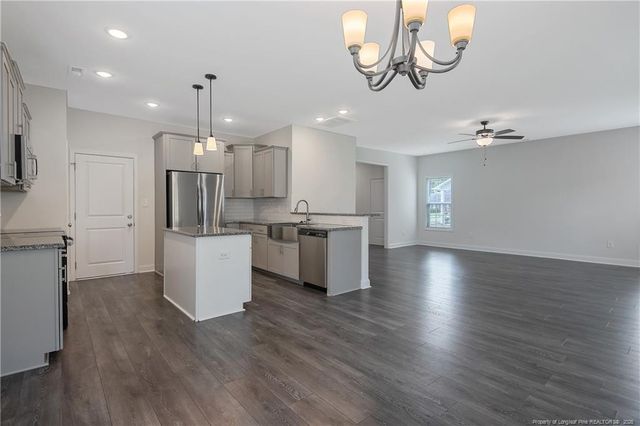 109 E 6th Avenue, Raeford, NC 28376