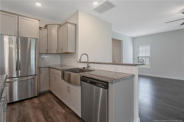 109 E 6th Avenue, Raeford, NC 28376