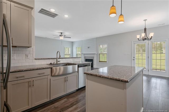 109 E 6th Avenue, Raeford, NC 28376