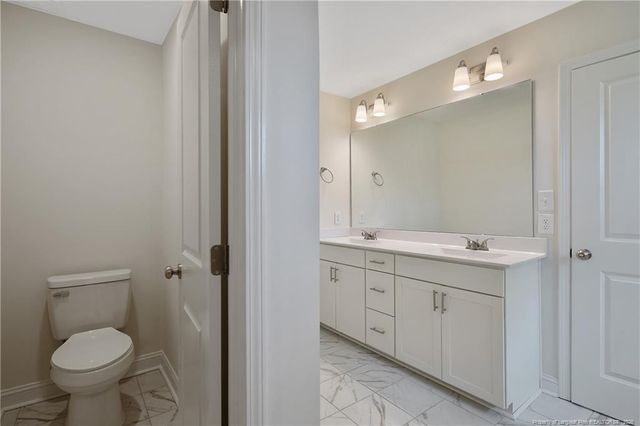 109 E 6th Avenue, Raeford, NC 28376