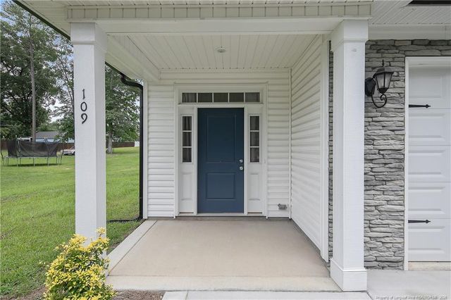 109 E 6th Avenue, Raeford, NC 28376