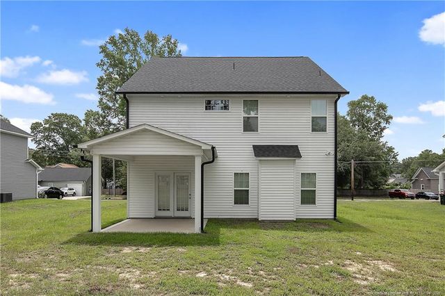 109 E 6th Avenue, Raeford, NC 28376