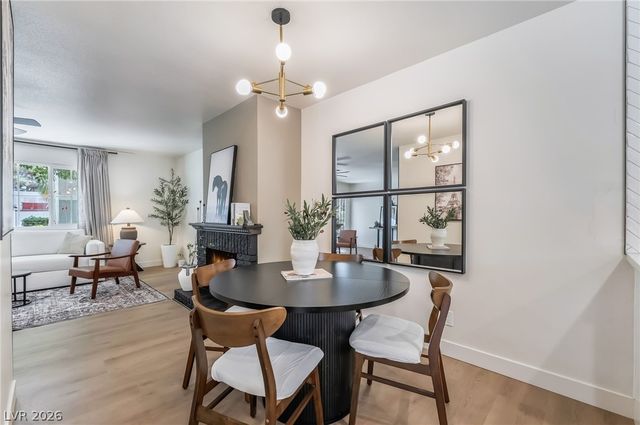 421 Greenbriar Townhouse Way, Las Vegas, NV 89121