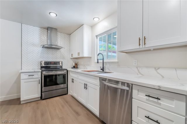 421 Greenbriar Townhouse Way, Las Vegas, NV 89121