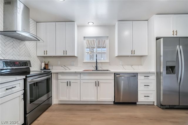 421 Greenbriar Townhouse Way, Las Vegas, NV 89121