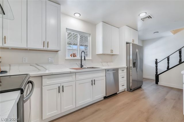 421 Greenbriar Townhouse Way, Las Vegas, NV 89121