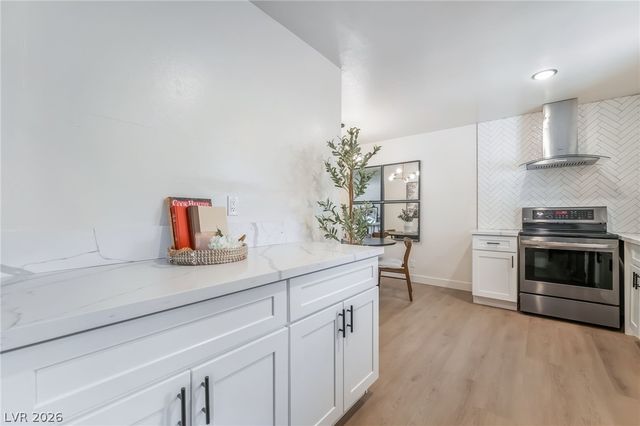 421 Greenbriar Townhouse Way, Las Vegas, NV 89121