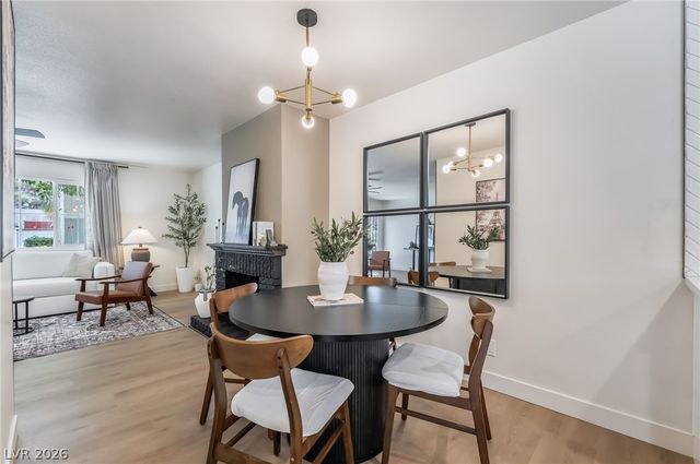 421 Greenbriar Townhouse Way, Las Vegas, NV 89121