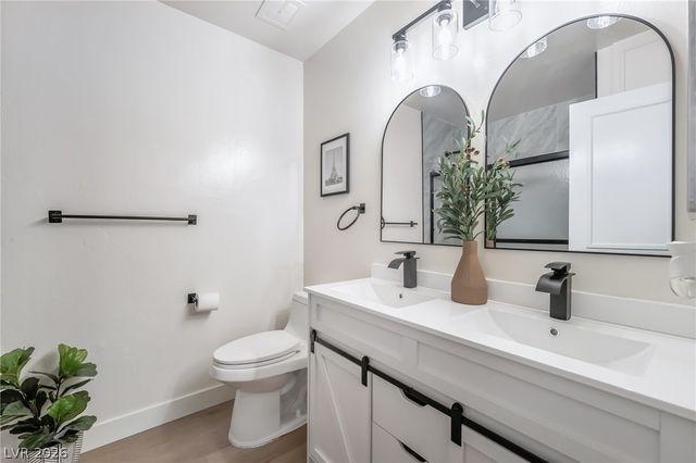 421 Greenbriar Townhouse Way, Las Vegas, NV 89121