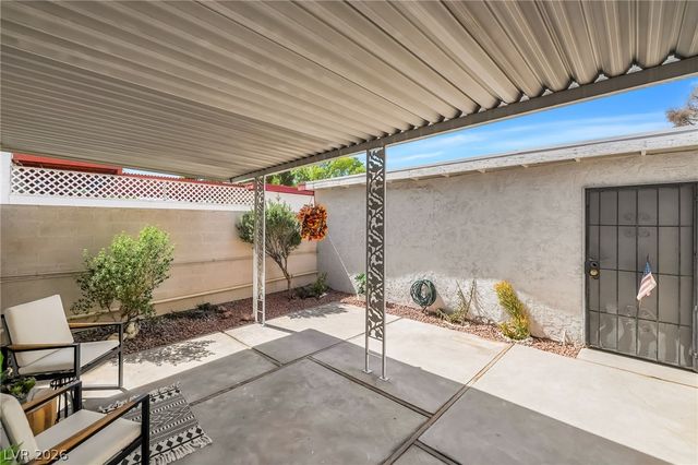 421 Greenbriar Townhouse Way, Las Vegas, NV 89121