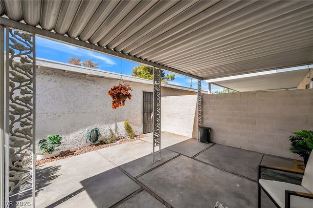 421 Greenbriar Townhouse Way, Las Vegas, NV 89121