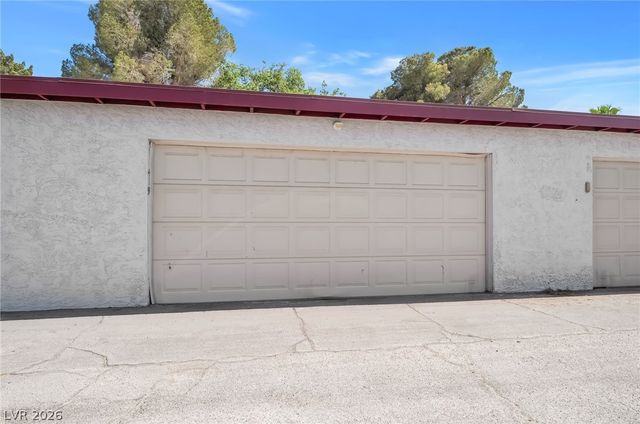 421 Greenbriar Townhouse Way, Las Vegas, NV 89121