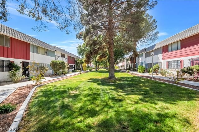 421 Greenbriar Townhouse Way, Las Vegas, NV 89121