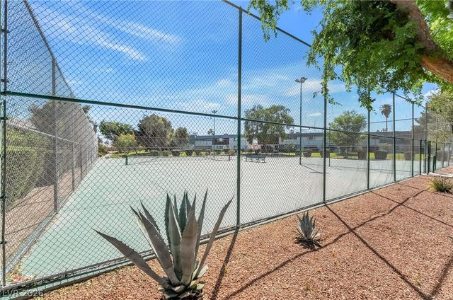 421 Greenbriar Townhouse Way, Las Vegas, NV 89121