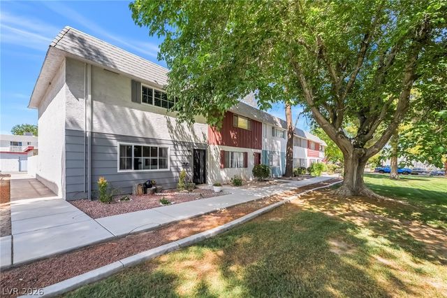 421 Greenbriar Townhouse Way, Las Vegas, NV 89121
