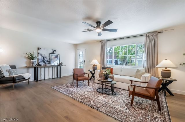 421 Greenbriar Townhouse Way, Las Vegas, NV 89121