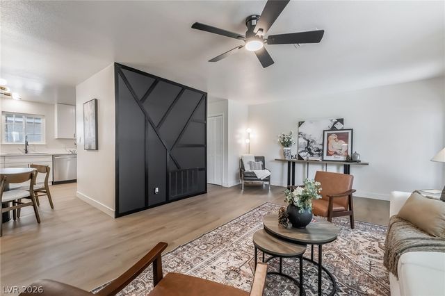 421 Greenbriar Townhouse Way, Las Vegas, NV 89121