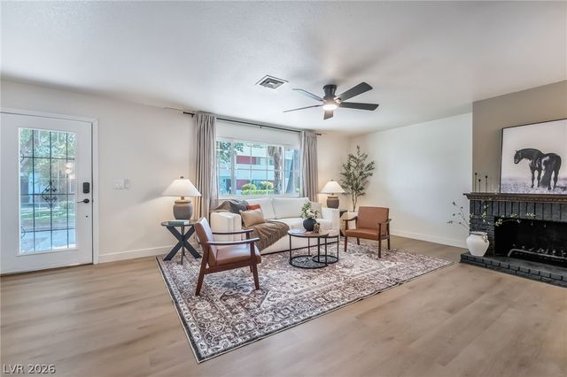 421 Greenbriar Townhouse Way, Las Vegas, NV 89121