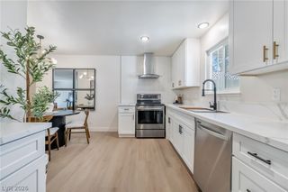 421 Greenbriar Townhouse Way, Las Vegas, NV 89121