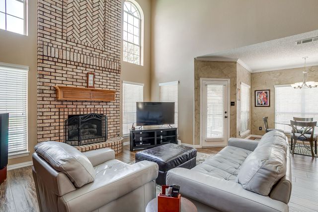 2801 Pomponessett Drive, Arlington, TX 76001