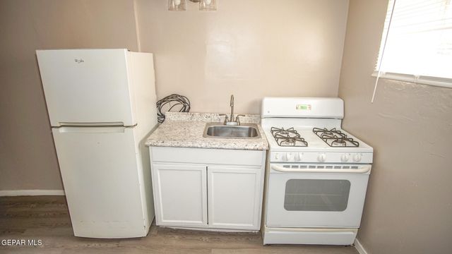 1111 N Cotton Street E, El Paso, TX 79902