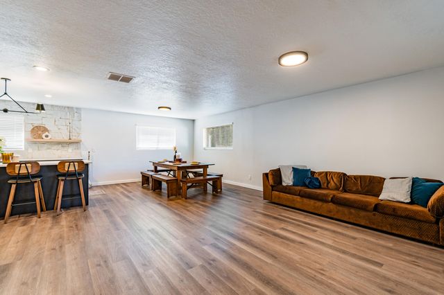 1008 Cuatro Cerros Trail SE, Albuquerque, NM 87123