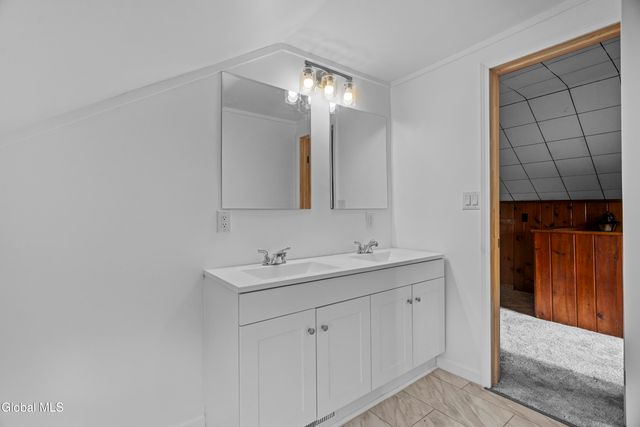 33 Western Avenue, Charlton, NY 12010