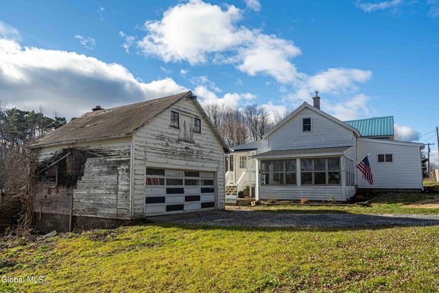 33 Western Avenue, Charlton, NY 12010