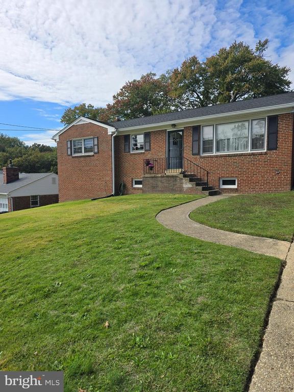 5915 JOHN ADAMS DR, Temple Hills, MD 20748