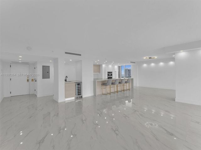 19707 Turnberry way 25D, Aventura, FL 33180