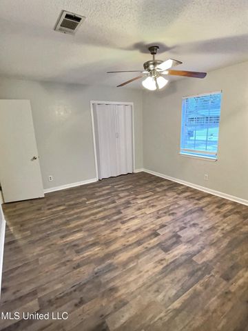 221 Eastland Boulevard, Ocean Springs, MS 39564