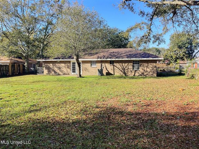 221 Eastland Boulevard, Ocean Springs, MS 39564