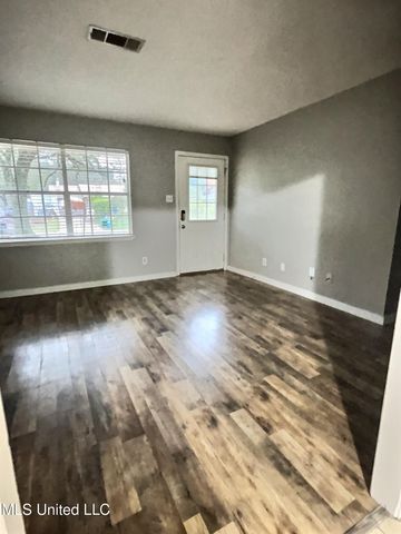 221 Eastland Boulevard, Ocean Springs, MS 39564