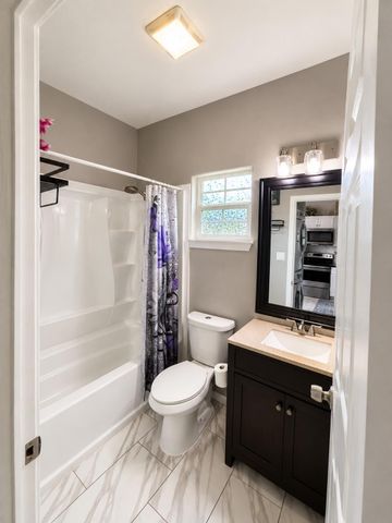 395 Willow Ave, Luling, TX 78648