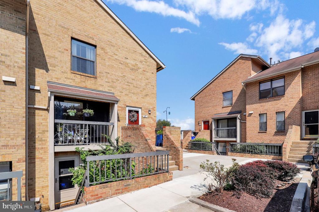 27 DUDLEY CT, Bethesda, MD 20814