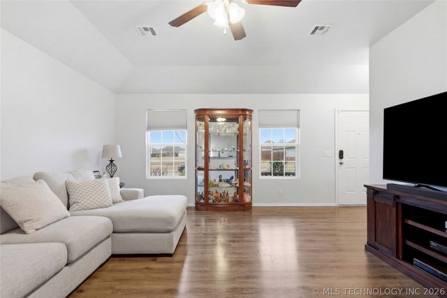 5770 E 146th Place S, Bixby, OK 74008