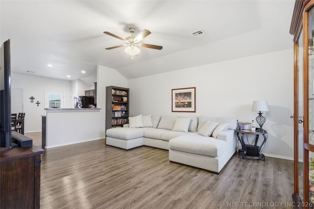 5770 E 146th Place S, Bixby, OK 74008