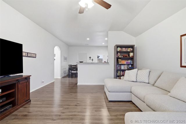 5770 E 146th Place S, Bixby, OK 74008