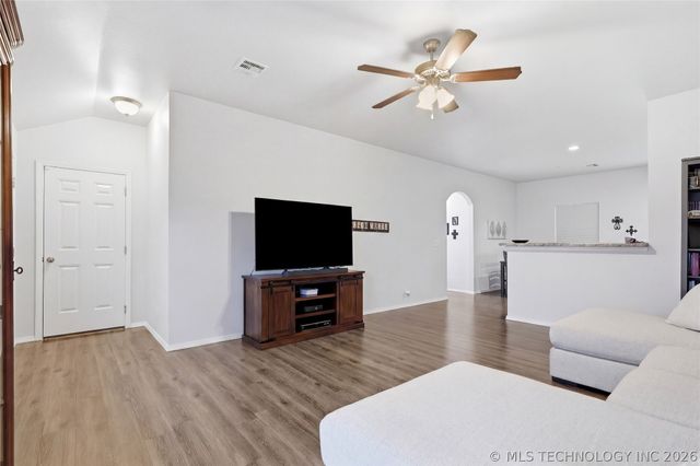 5770 E 146th Place S, Bixby, OK 74008