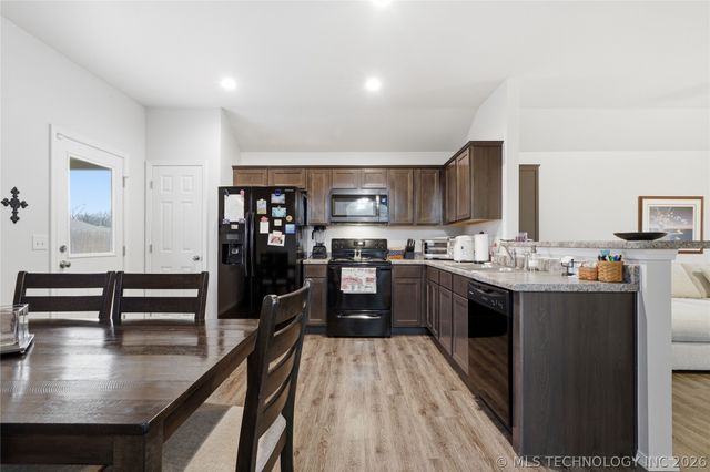 5770 E 146th Place S, Bixby, OK 74008