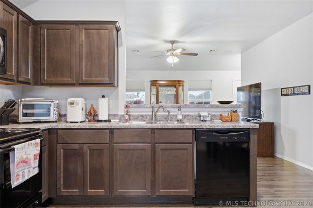 5770 E 146th Place S, Bixby, OK 74008