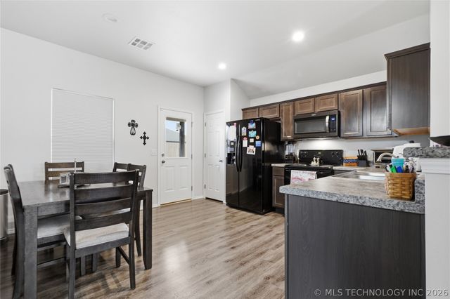 5770 E 146th Place S, Bixby, OK 74008