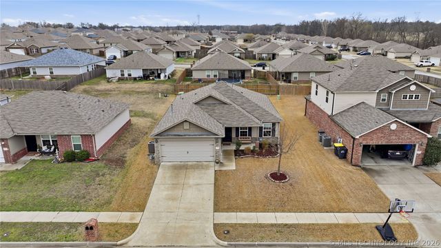 5770 E 146th Place S, Bixby, OK 74008