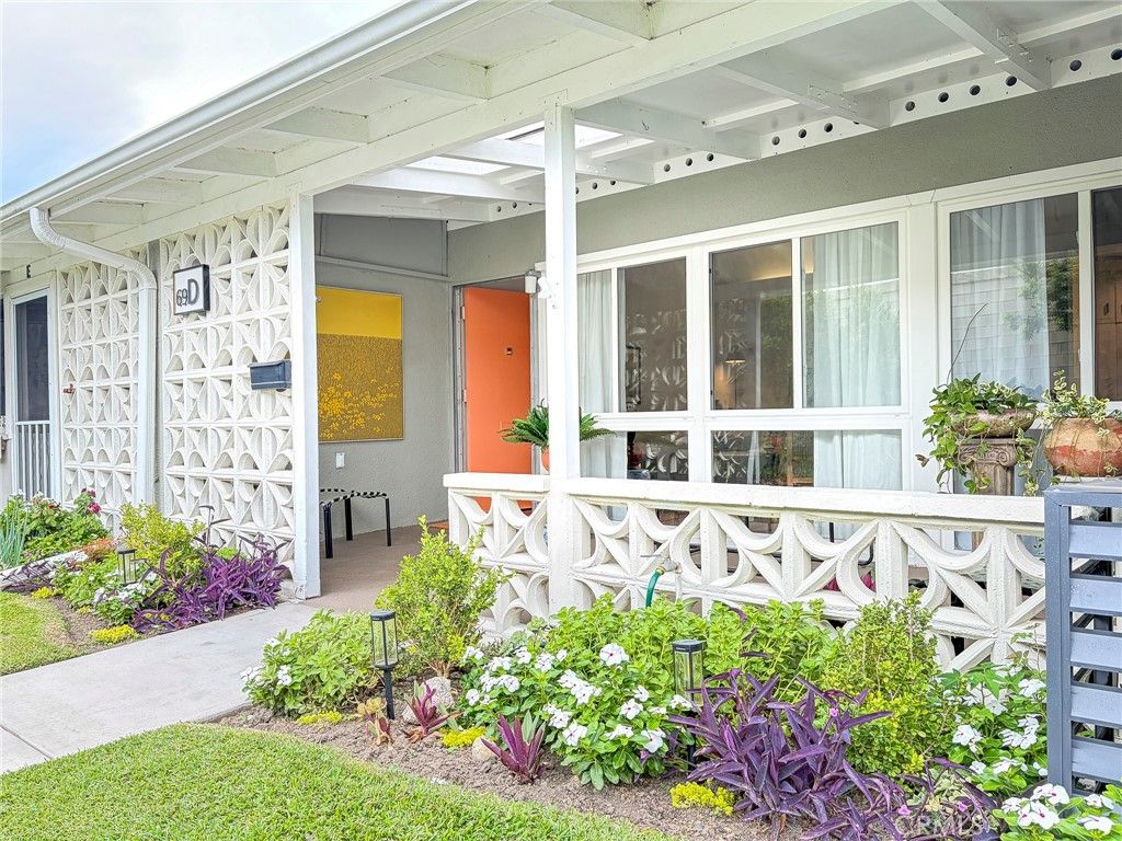 1281 Golden Rain Rd., M2-69D, Seal Beach, CA 90740 — exterior